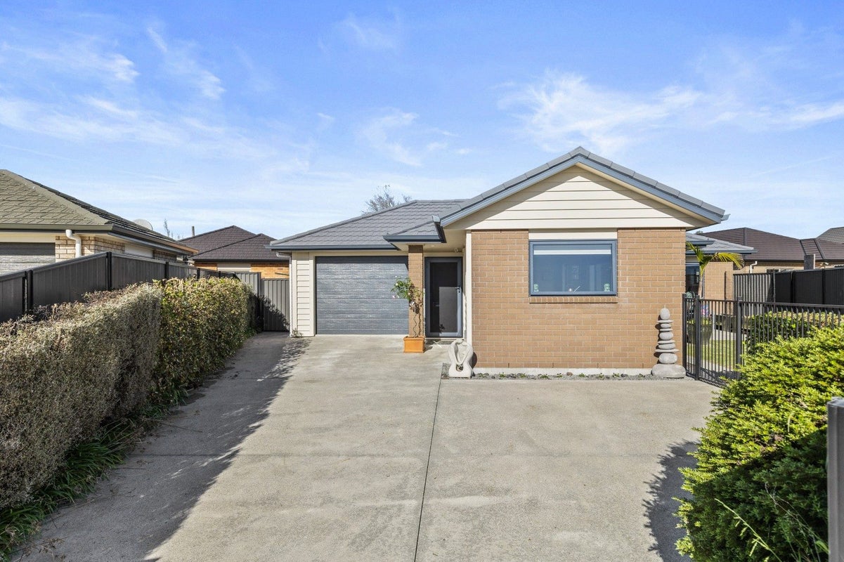 15 Peter Way Place, Glenview, Hamilton - Carousel 1