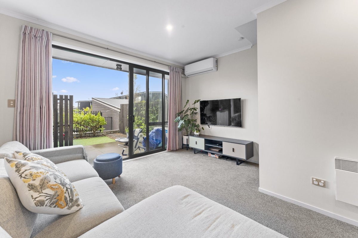 20 Hobsonville Point Road, Hobsonville, Auckland - Carousel 2