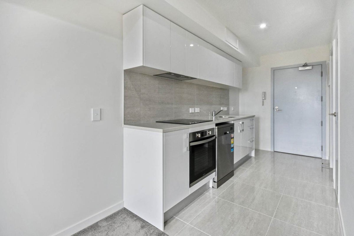 211/8 Gray Avenue, Mangere East, Auckland - Carousel 2