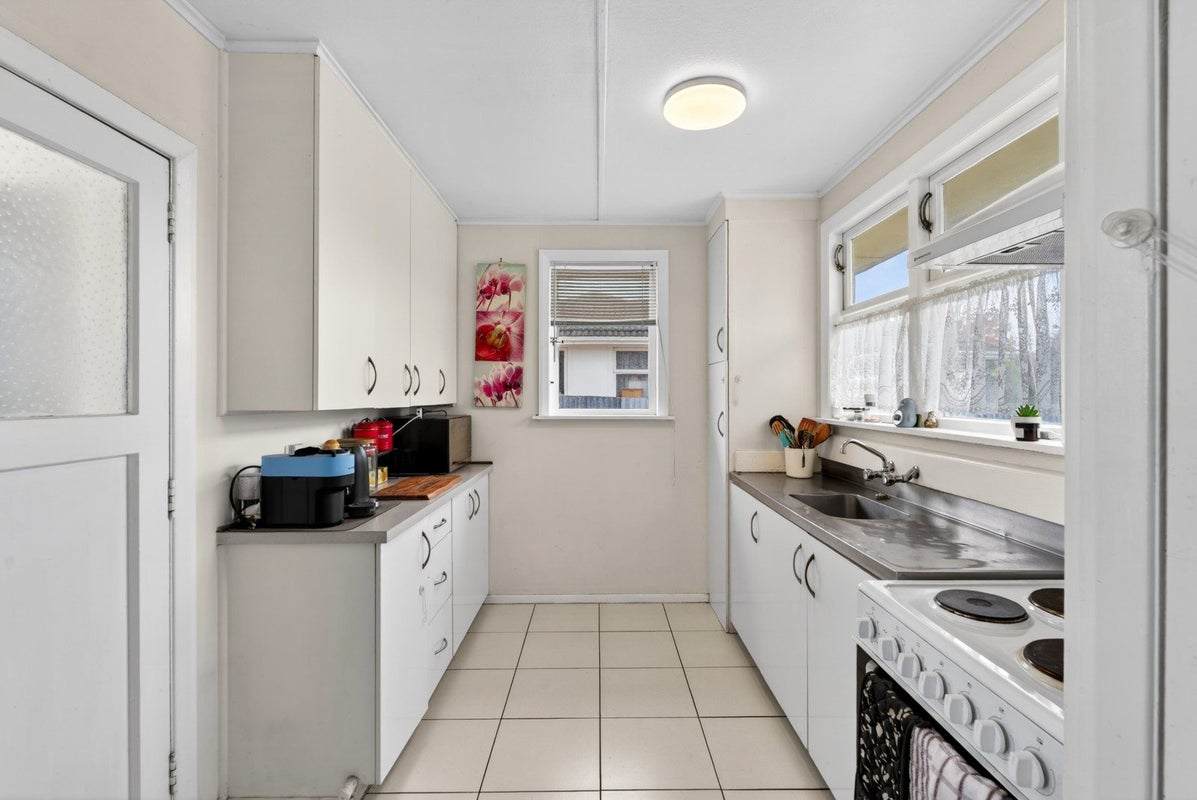 5 Neal Crescent, Onekawa, Napier - Carousel 2