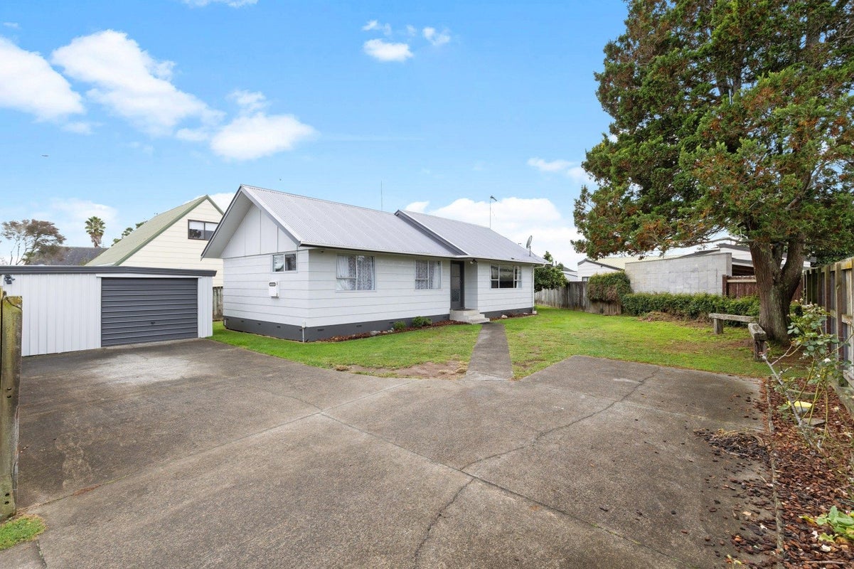 42B Elmwood Crescent, Pukete, Hamilton - Carousel 2