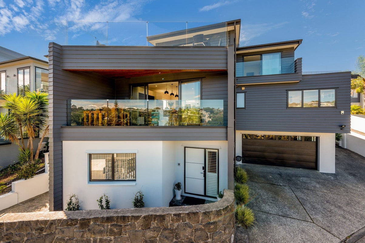 131 Beach Road, Castor Bay, Auckland - Carousel 2