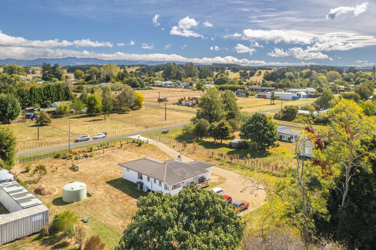 18 Murchison Street, Waipawa - Carousel 16