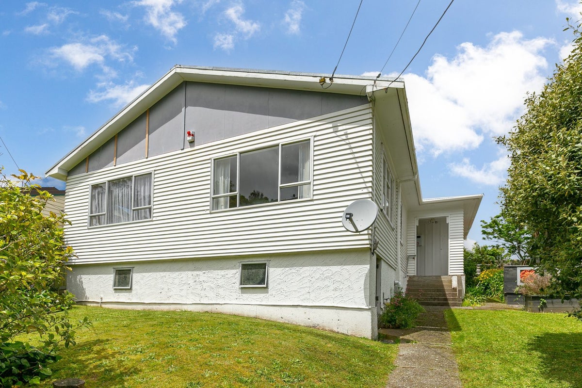 18 Sunshine Avenue, Karori, Wellington - Carousel 1