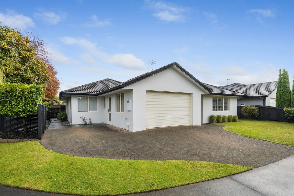 5 Montrose Place, Pyes Pa, Tauranga - Carousel 1