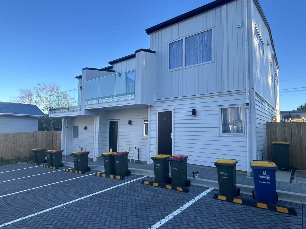 1D Keegan Drive, Massey, Auckland - Carousel 12