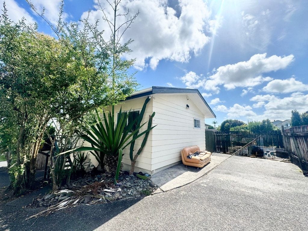 2/103 Hutchinson Avenue, New Lynn, Auckland - Carousel 1