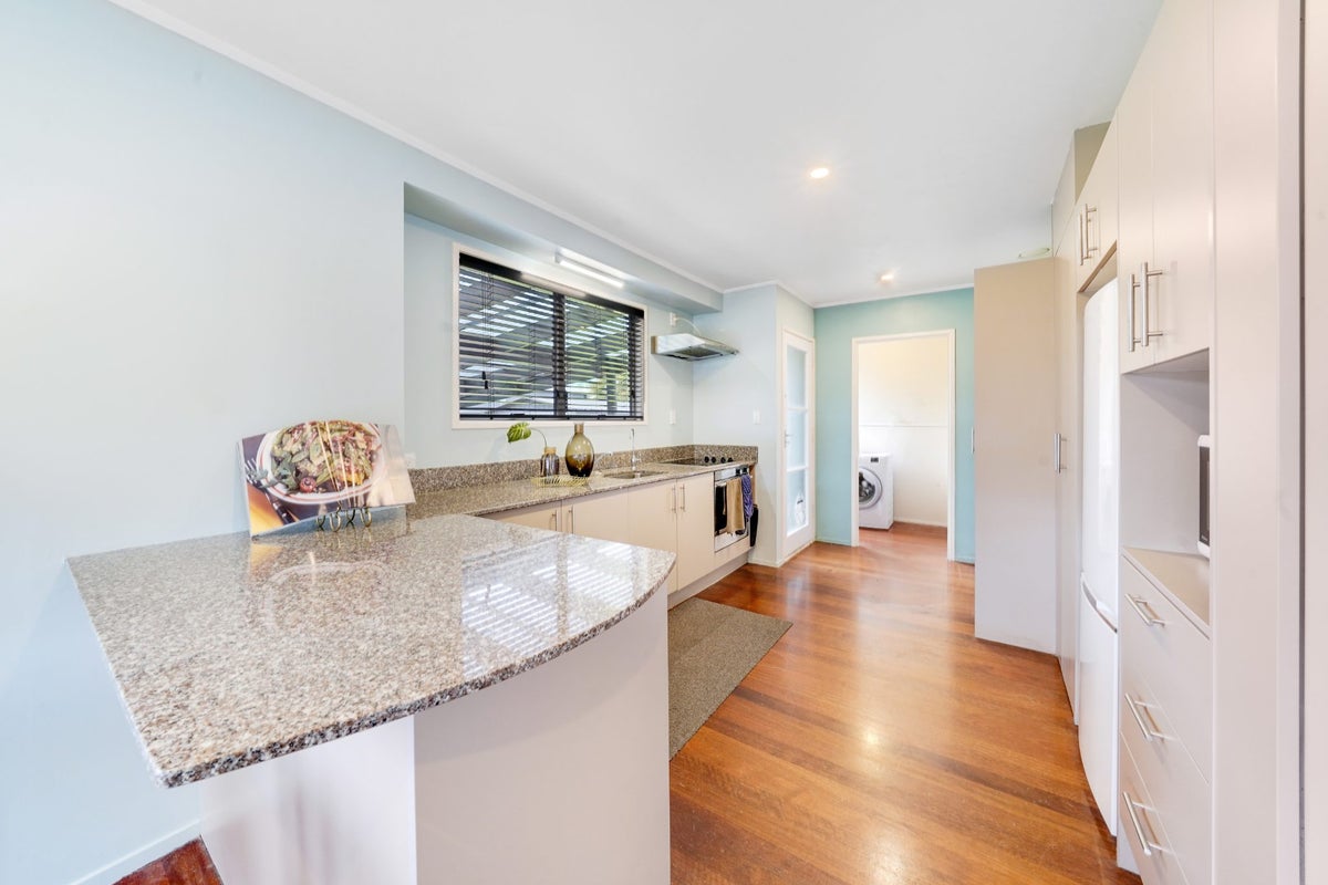 2 Lipton Grove, Opaheke, Papakura - Carousel 1