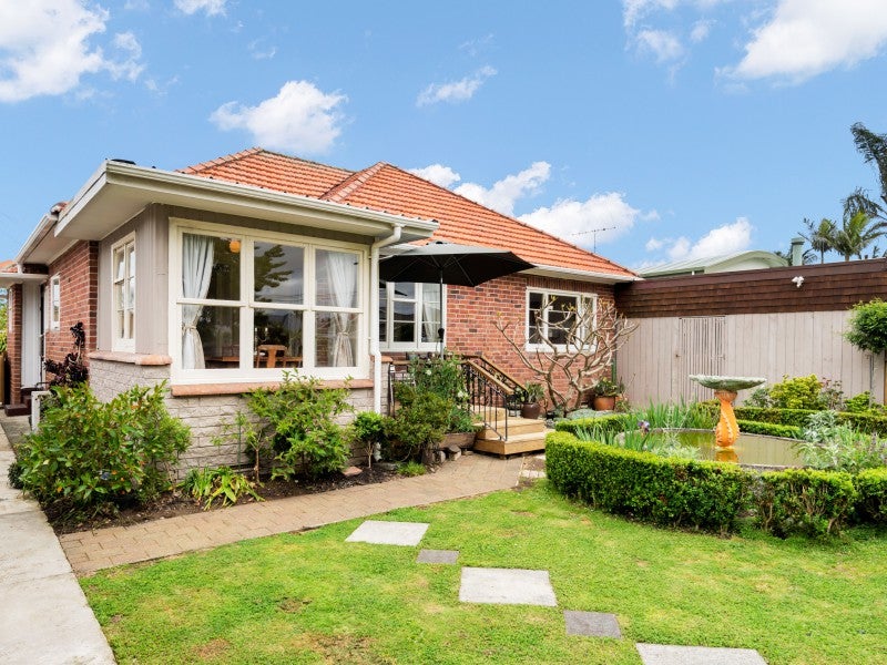 8 Wairere Avenue, Kensington, Whangarei - Carousel 1