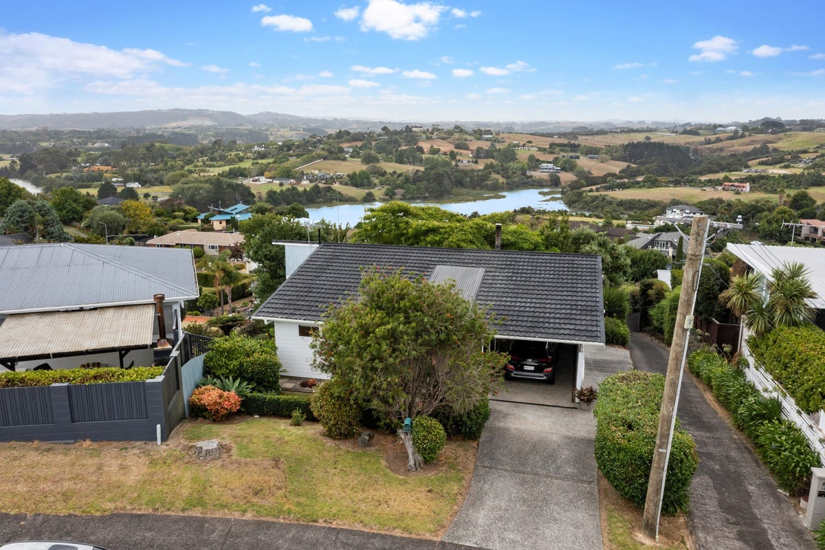 135 Sandspit Road, Shelly Park, Auckland - Carousel 1