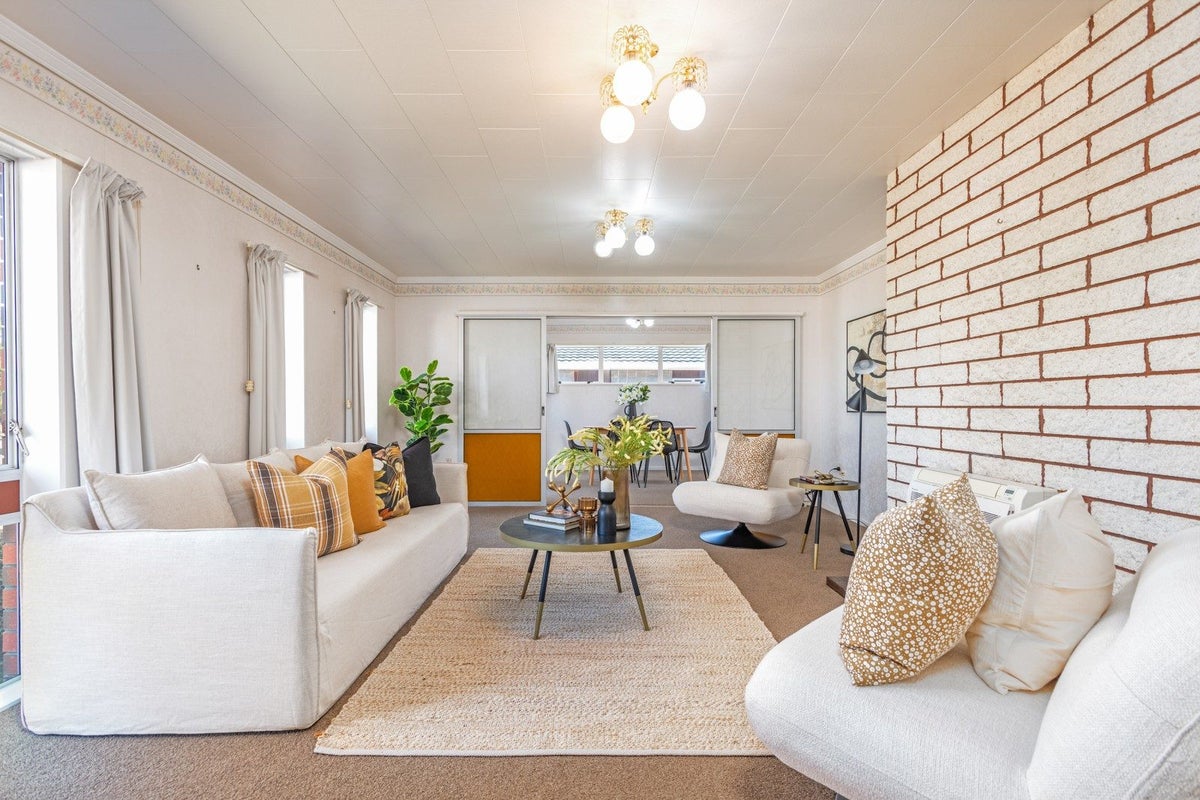 61 Terry Crescent, Milson, Palmerston North - Carousel 2