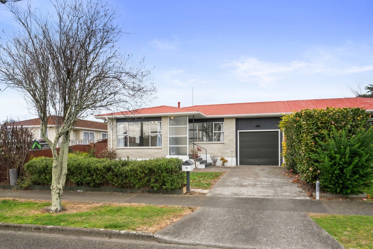 16 Parker Avenue, Levin, Levin - Carousel 1