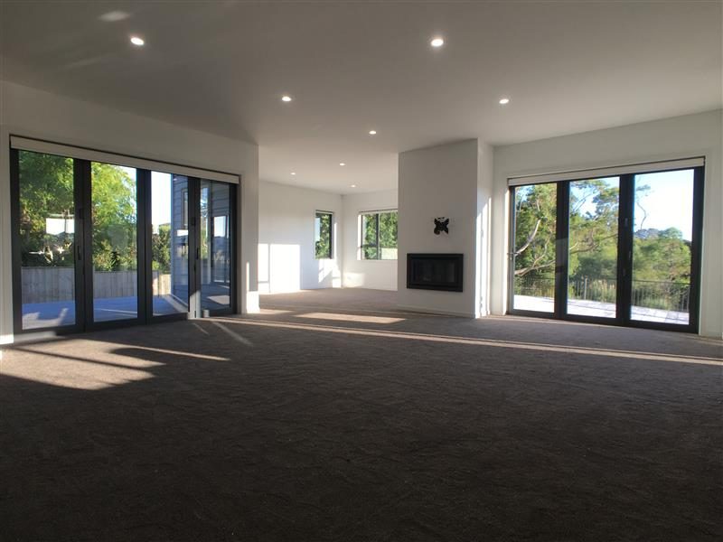 9 Atalanta Way, Beachlands, Auckland - Carousel 1