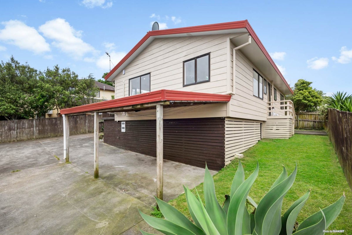 15A Gill Avenue, Te Atatu Peninsula, Auckland - Carousel 2