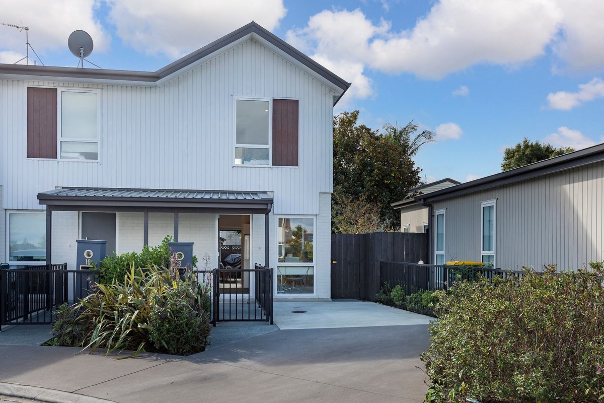 8 Vui Talitu Way, Glen Innes, Auckland - Carousel 1