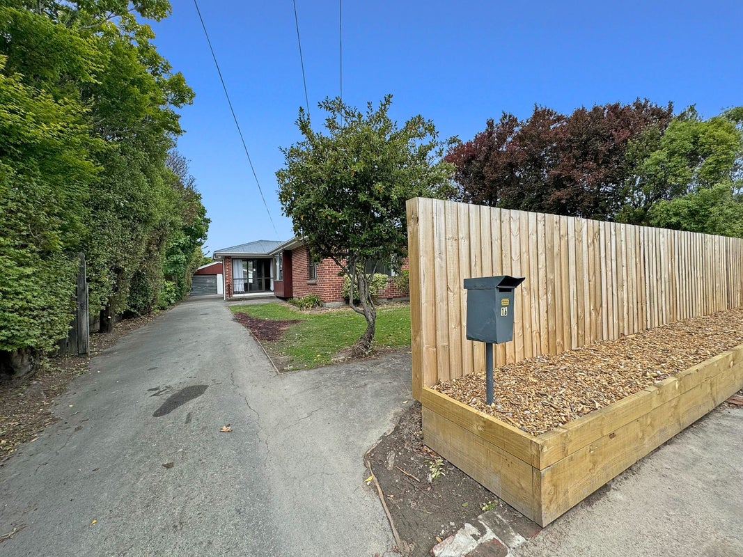 16 Manor Place, Bryndwr, Christchurch - Carousel 20