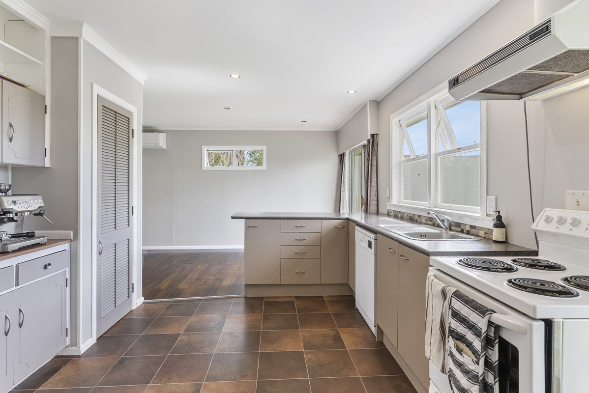 68 Second View Avenue, Beachlands, Auckland - Carousel 2