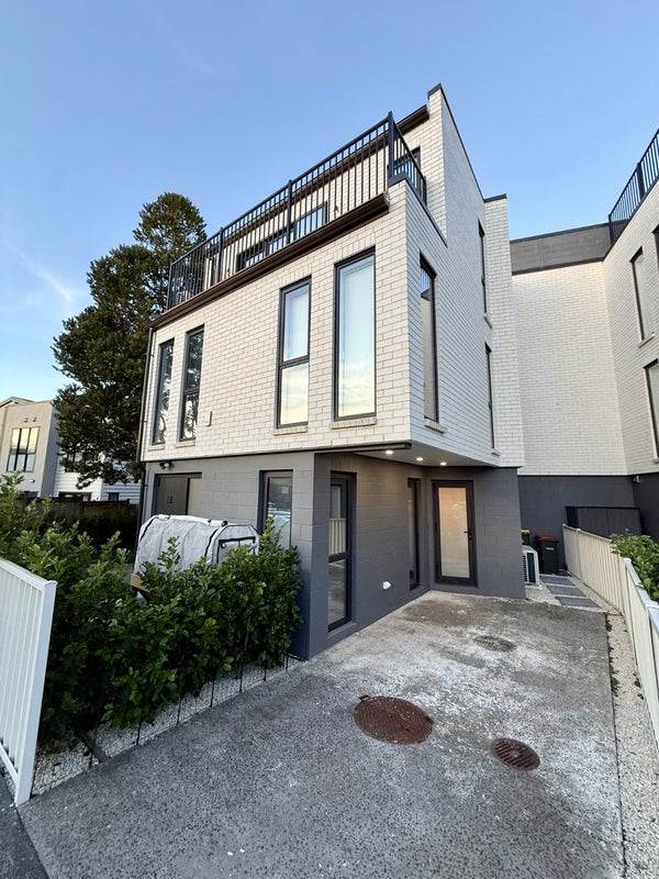 2B Dunkirk Road, Panmure, Auckland - Carousel 1