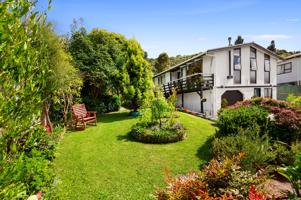 158 George Street, Stokes Valley, Lower Hutt - Carousel 1