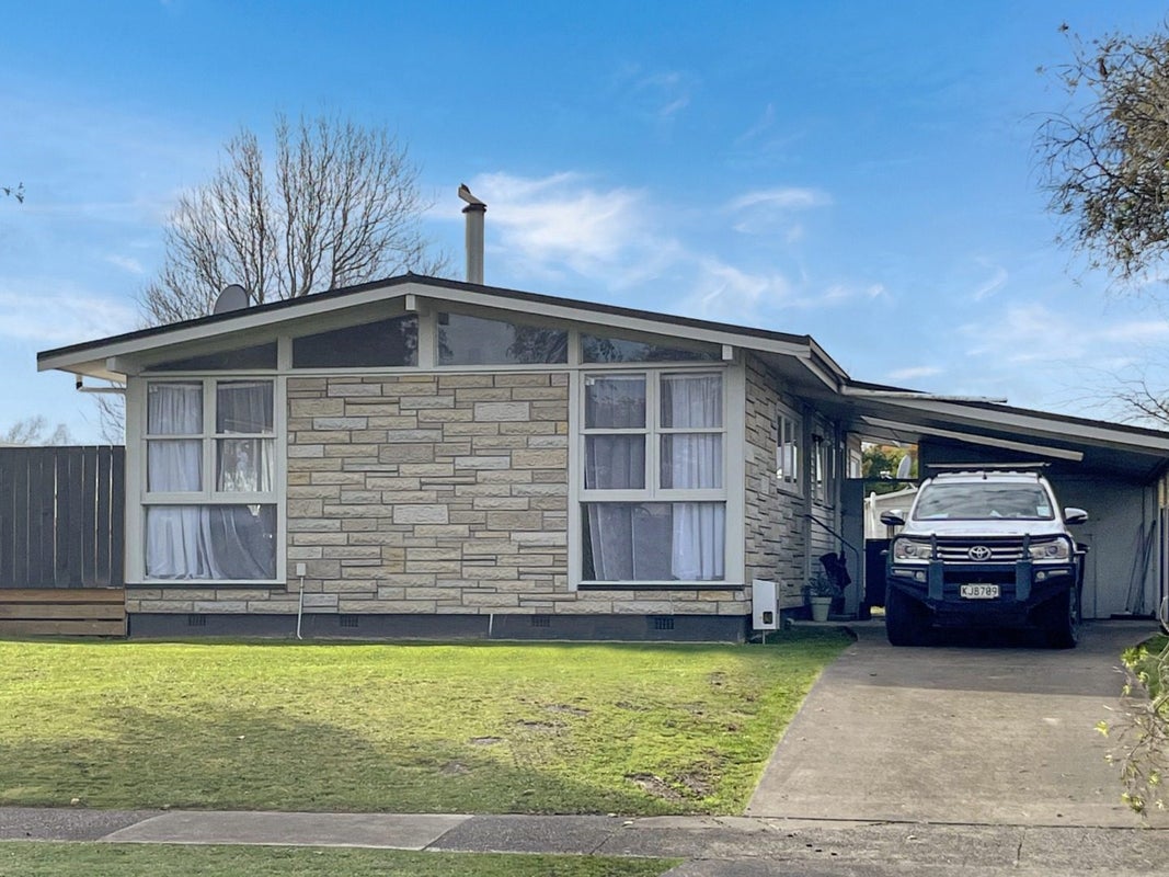 15 Langley Avenue, Milson, Palmerston North - Carousel 1