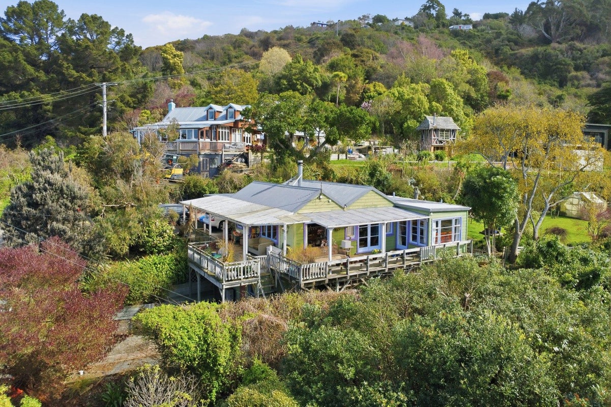 15 Henry Street, Careys Bay, Dunedin, Otago - Carousel 1