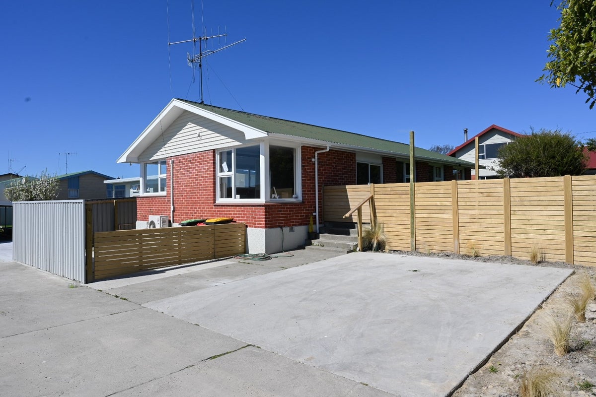 2/1A Rhodes Street, Seaview, Timaru - Carousel 1