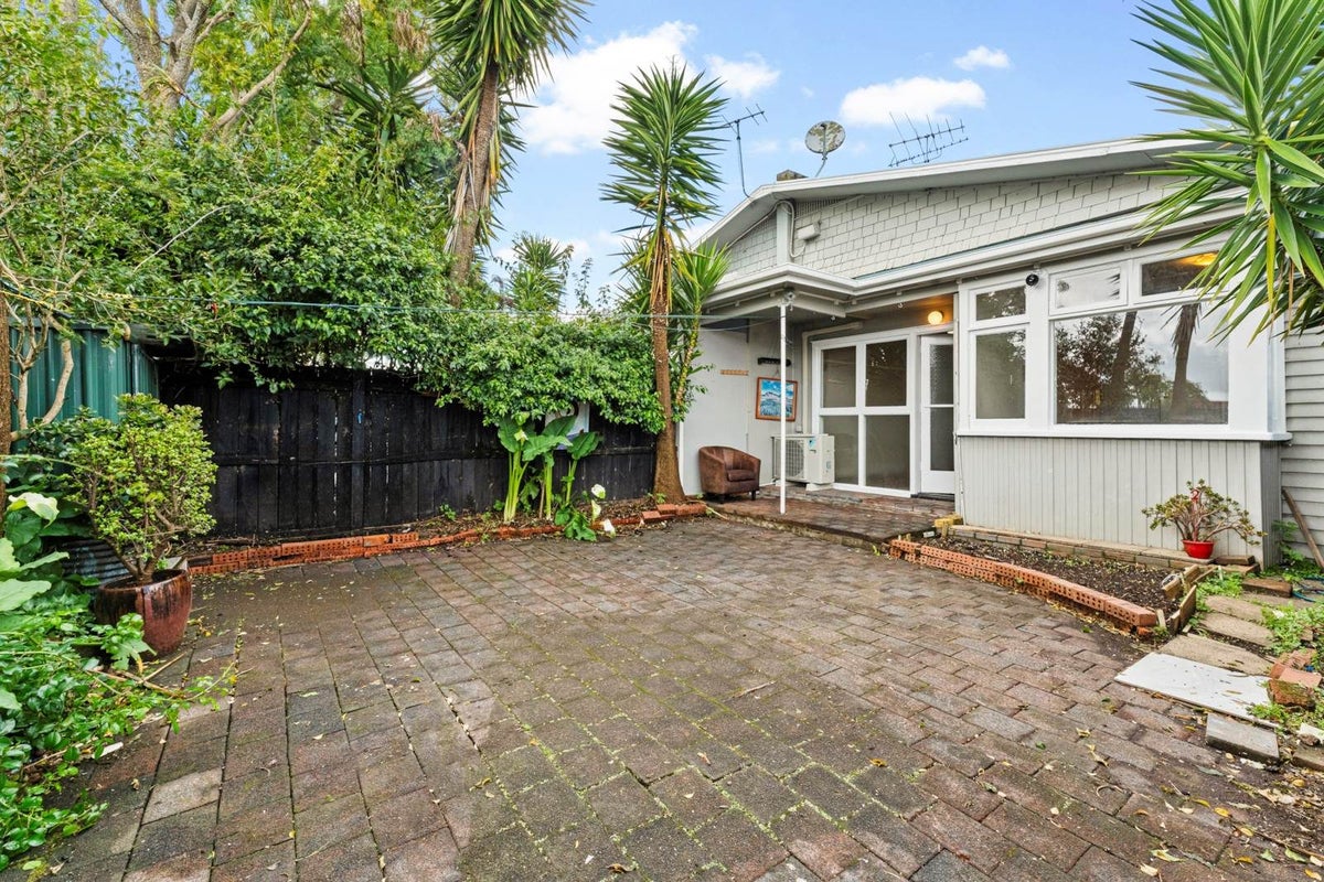 1A Calgary Street, Sandringham, Auckland - Carousel 1