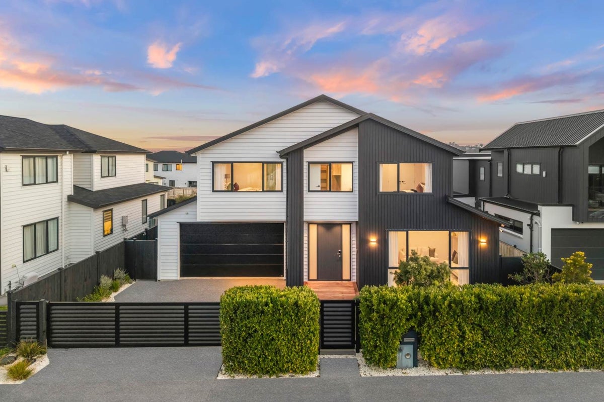 16 Headsail Drive, Long Bay, Auckland - Carousel 2