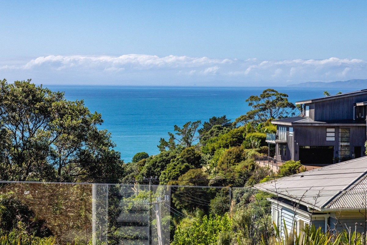 2 Coromandel Road, Oneroa, Waiheke Island - Carousel 2