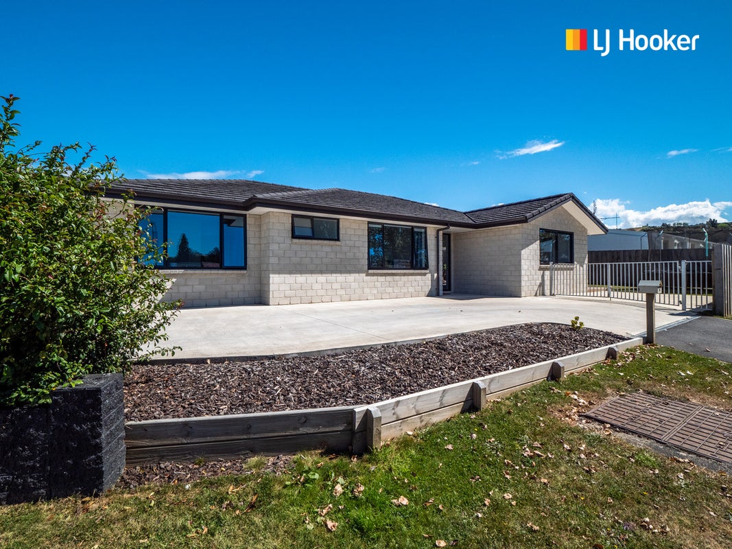 94 Main Road, Fairfield, Dunedin - Carousel 1