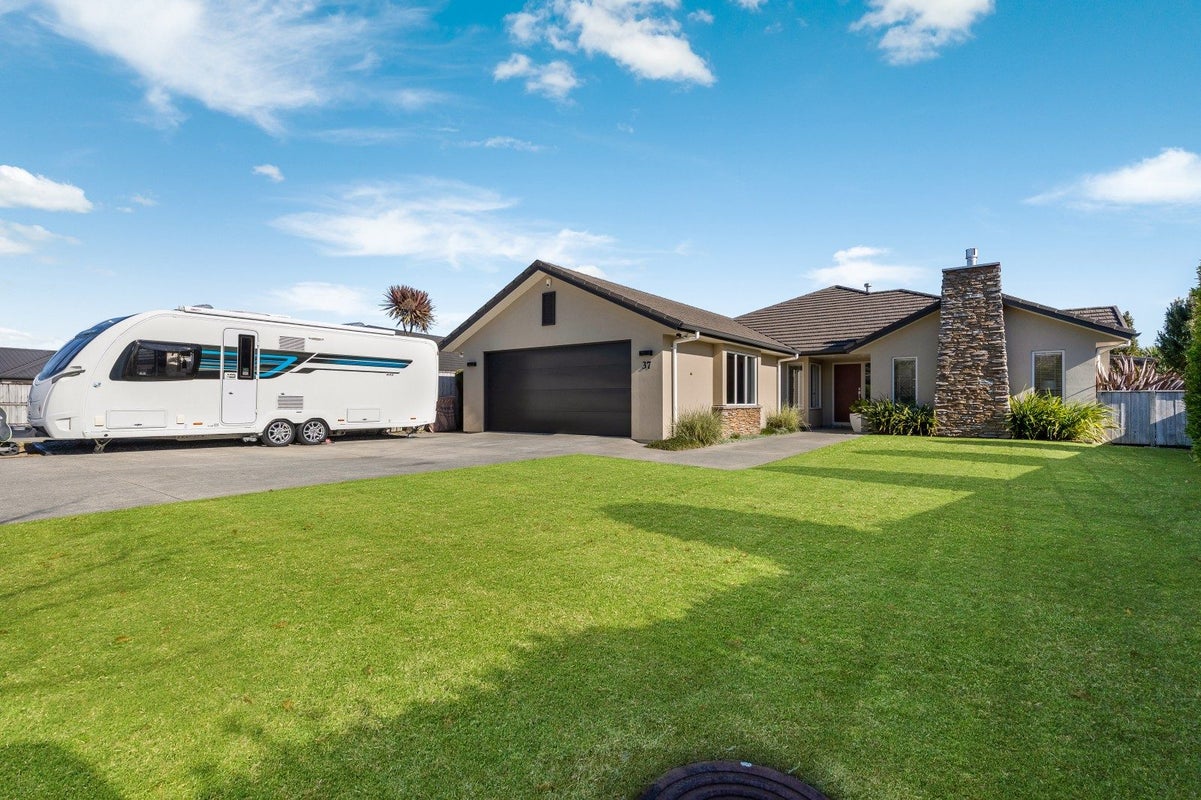 37 Searle Drive, Patumahoe, Pukekohe - Carousel 2