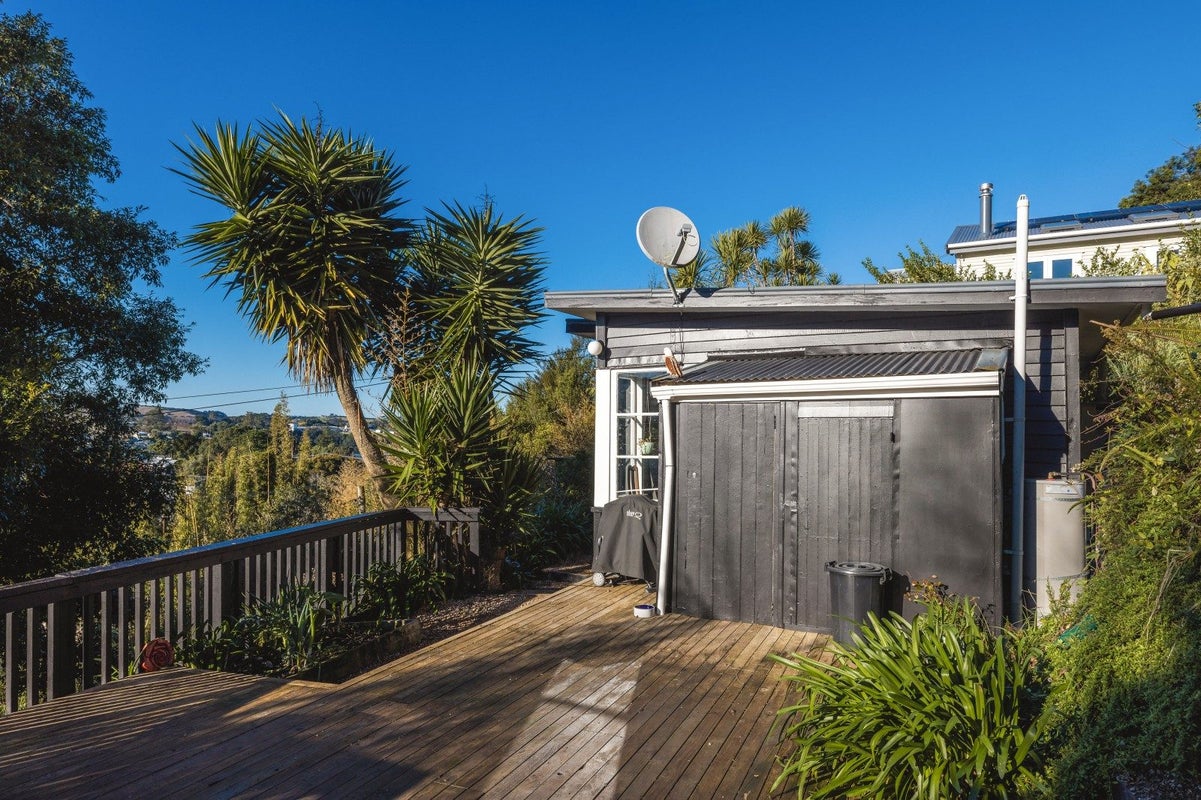 22 Lannan Road, Surfdale, Waiheke Island - Carousel 2
