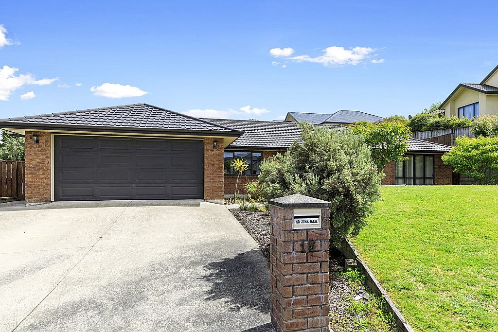 15 Kirton Drive, Riverstone Terraces, Upper Hutt - Carousel 1