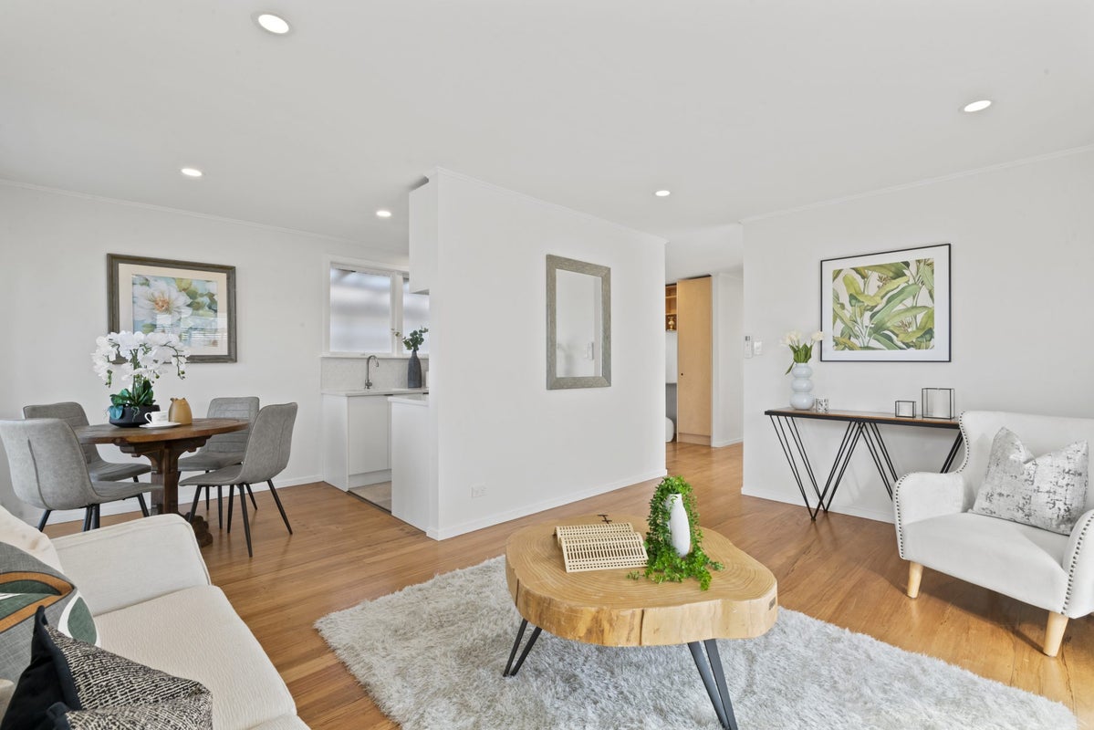 2/243 Lake Road, Northcote, Auckland - Carousel 1