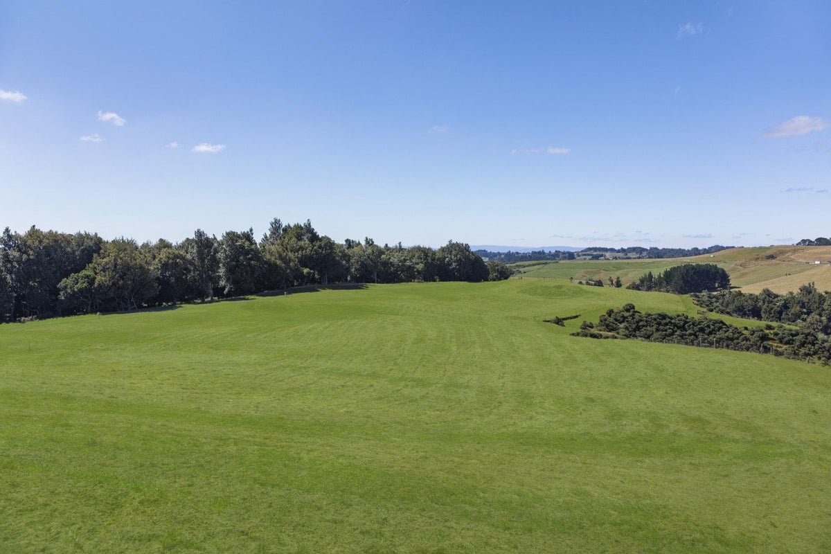 37 Shearer Crescent, Naenae, Lower Hutt - Carousel 2