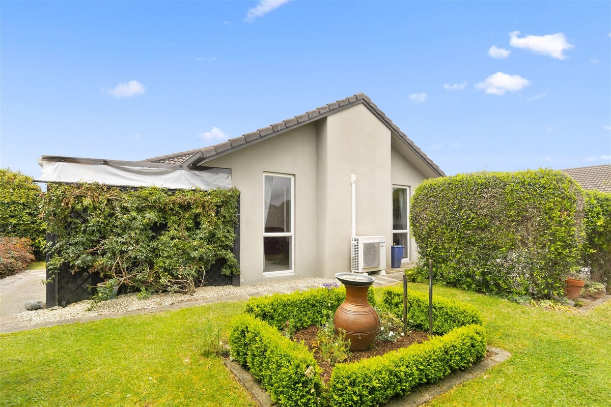 18 Glencoe Court, Pyes Pa, Tauranga - Carousel 1