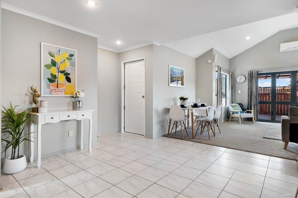 17 Meridian Court, Oteha, Auckland - Carousel 2