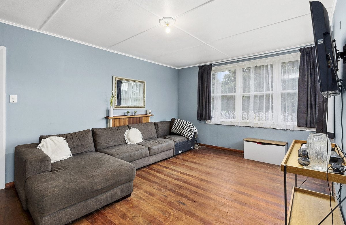 1 Morere Street, Titahi Bay, Porirua - Carousel 2