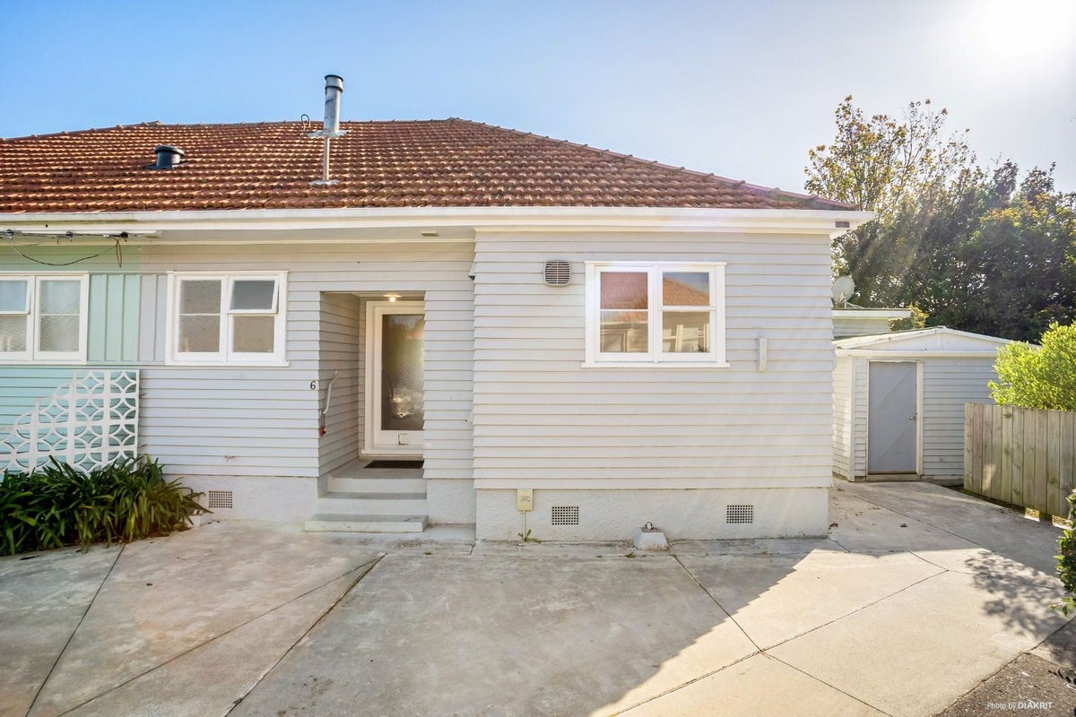 6 Treloar Street, Fairfield, Hamilton - Carousel 1