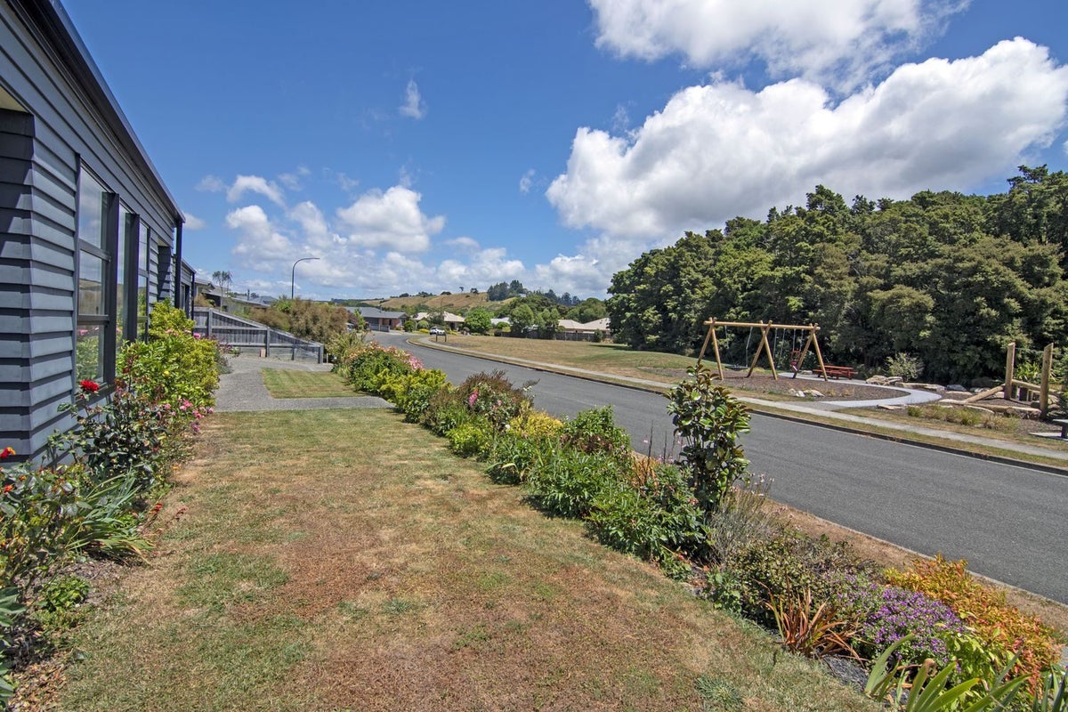 22 Genia Drive, Wakefield - Carousel 1