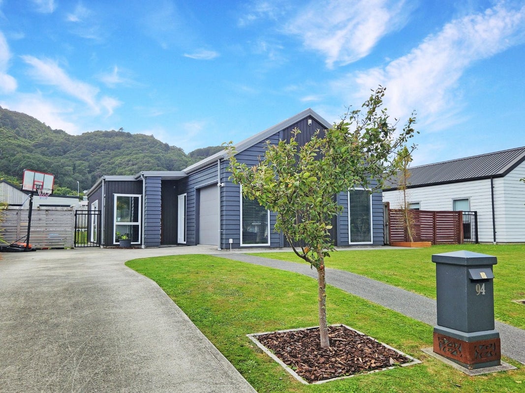 94 Moohan Street, Wainuiomata, Lower Hutt - Carousel 1