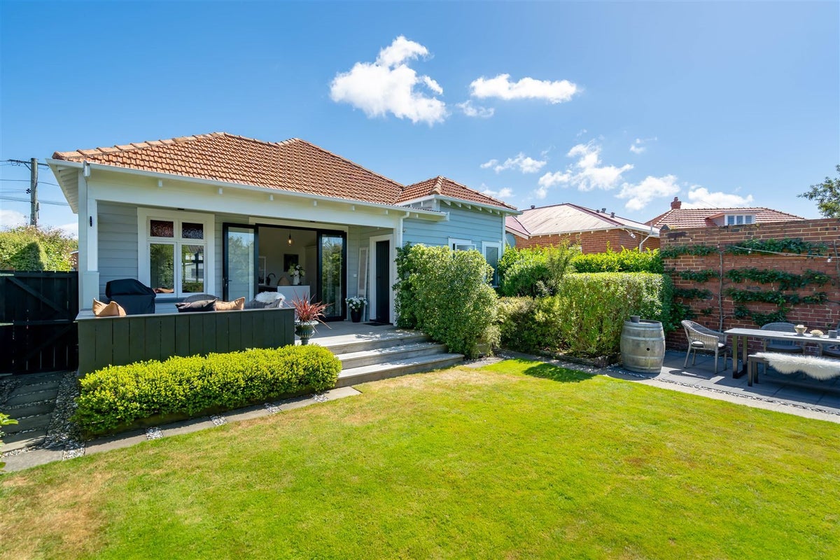 38 Ings Avenue, Saint Clair, Dunedin - Carousel 1