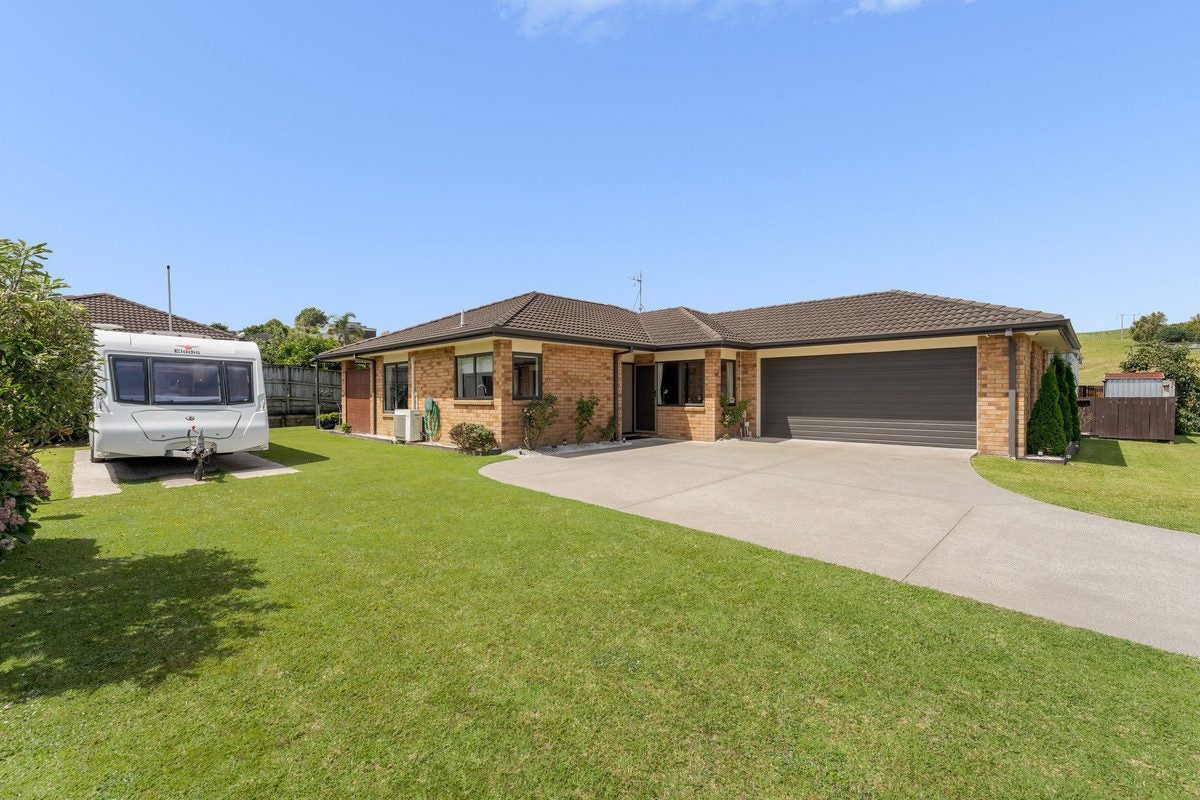 4 Gina Way, Welcome Bay, Tauranga - Carousel 1