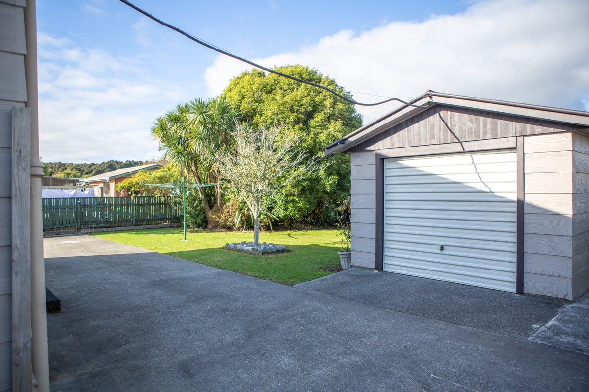 146 Sale Street, Hokitika - Carousel 24