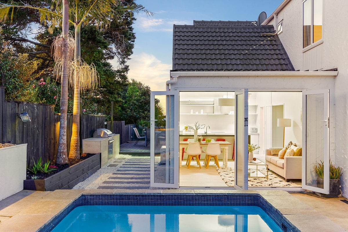 6/74 Kitchener Road, Milford, Auckland - Carousel 1
