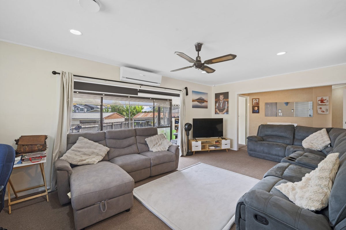 24 Cramond Drive, Mangere East, Auckland - Carousel 2