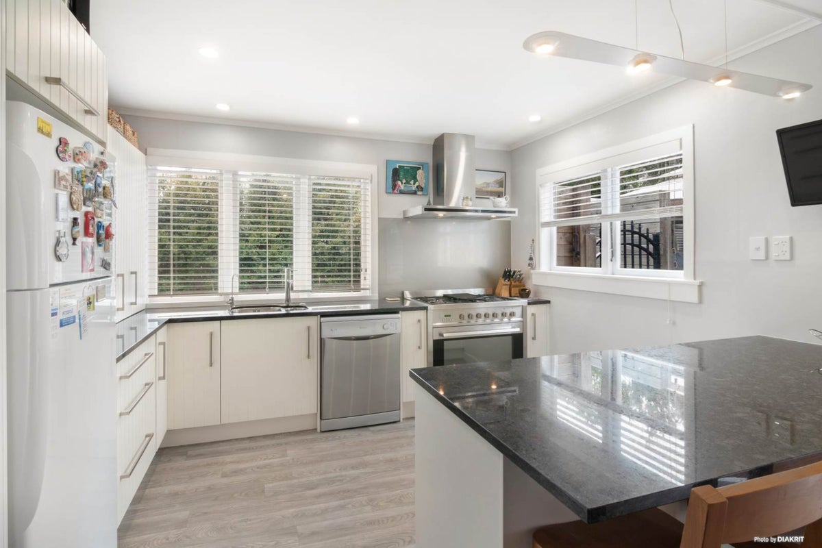18 Walbrook Road, Manly, Whangaparaoa - Carousel 2