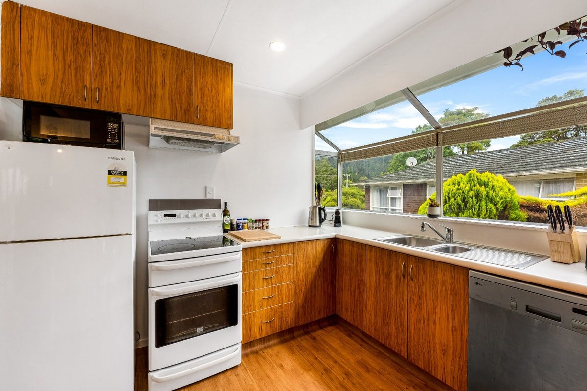 9 Hair Street, Wainuiomata, Lower Hutt - Carousel 2