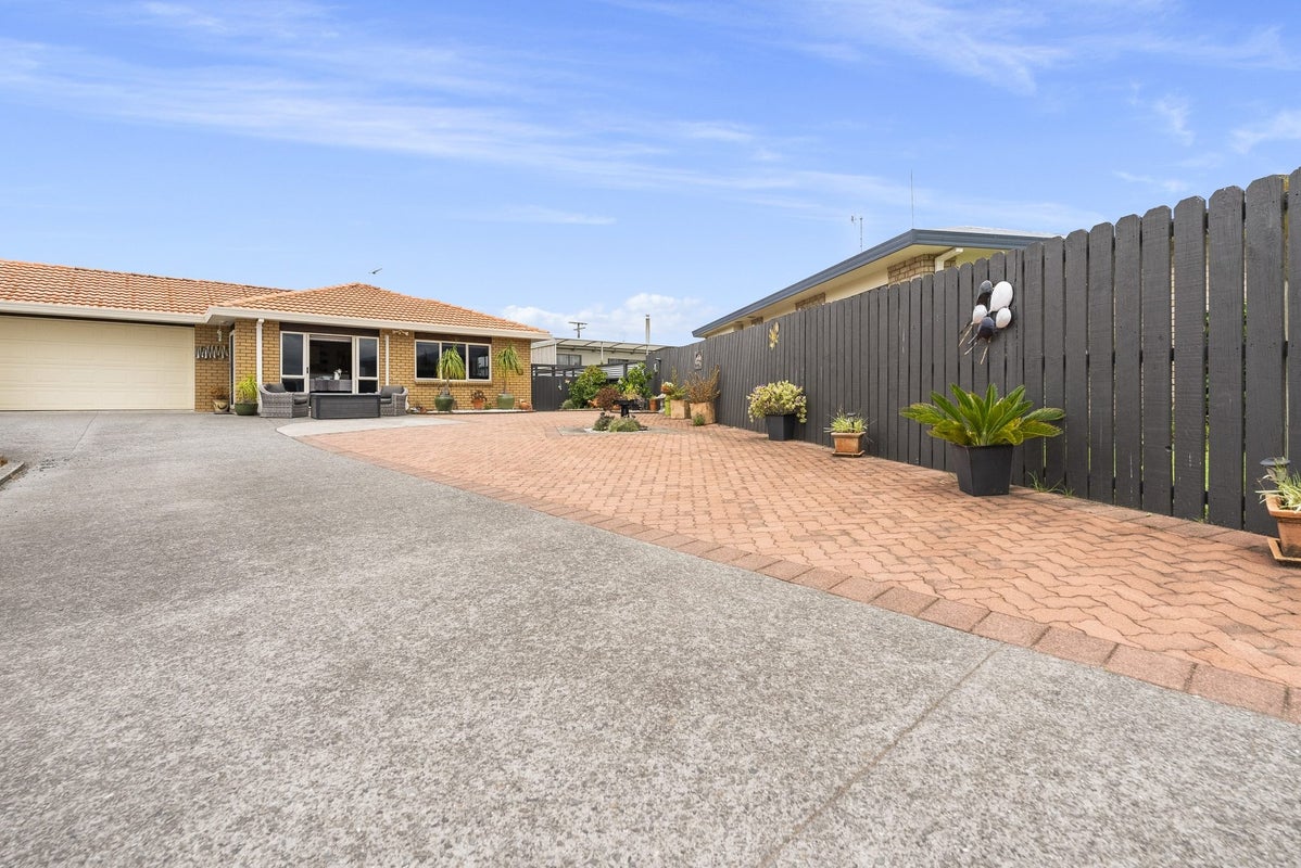 1434D Cameron Road, Greerton, Tauranga - Carousel 16