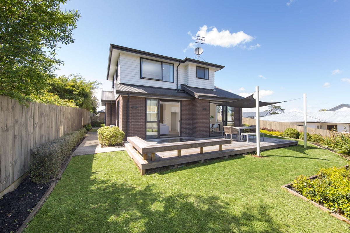 25B Silverton Avenue, Wai O Taiki Bay, Auckland - Carousel 2